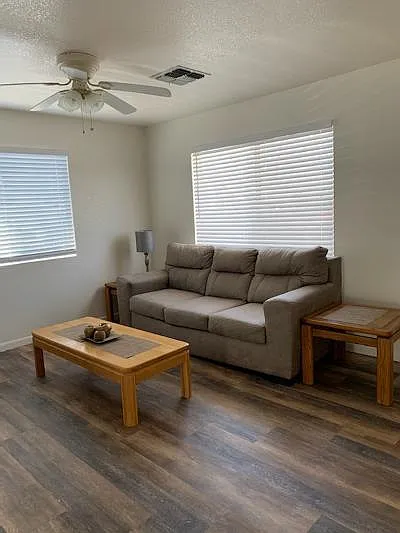 2 bed, 950 sqft, $1,150 — Photo 2