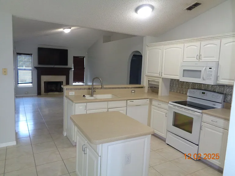 2610 Groveland Ave — Photo 6