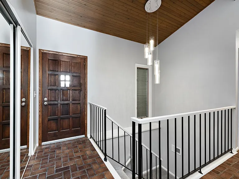 5329 Interlachen Blvd — Photo 4
