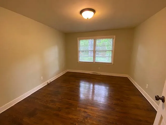 106 Hawkins Dr — Photo 16