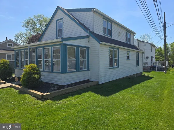 1242 Chestnut St, Trainer, PA 19061