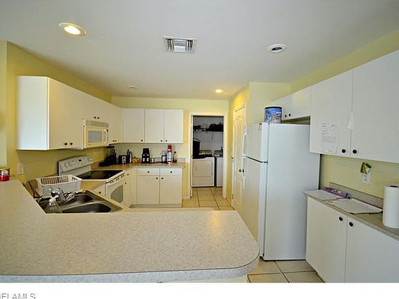 3rd image of 701 SW 31st St