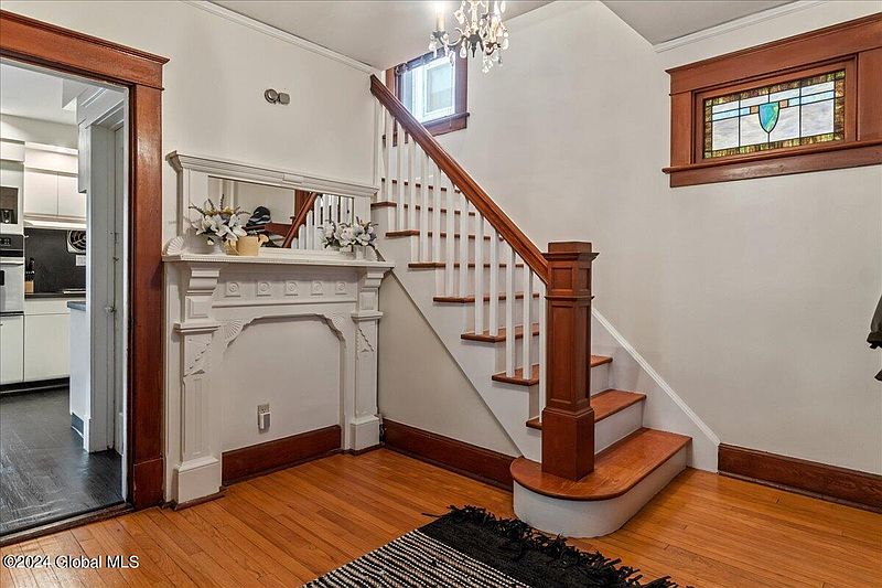 5th image of 128 Benson Street