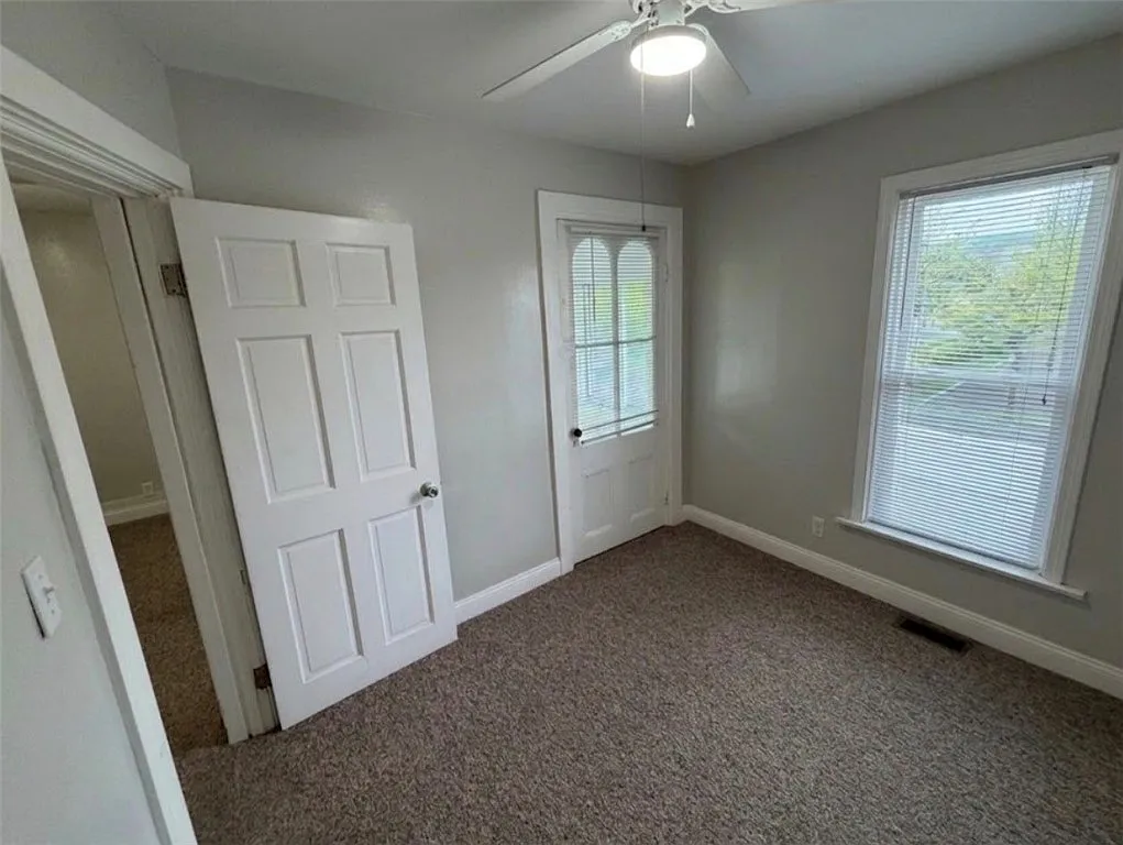Building Photo - 313 Roe Ave #2