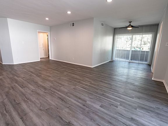 5th image of 5302 Colodny Dr #6