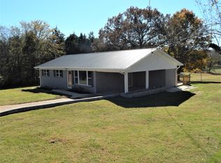 606 Walnut St, Clifton, TN 38425