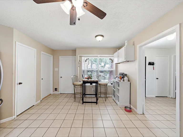 411 Forest Hills Dr — Photo 16