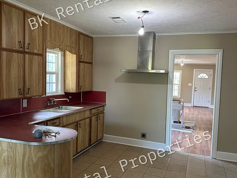 640 S 3rd St — Photo 3