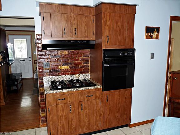 5th image of 2426 Klusner Ave