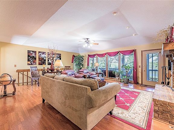 5th image of 67 Churchill Dr