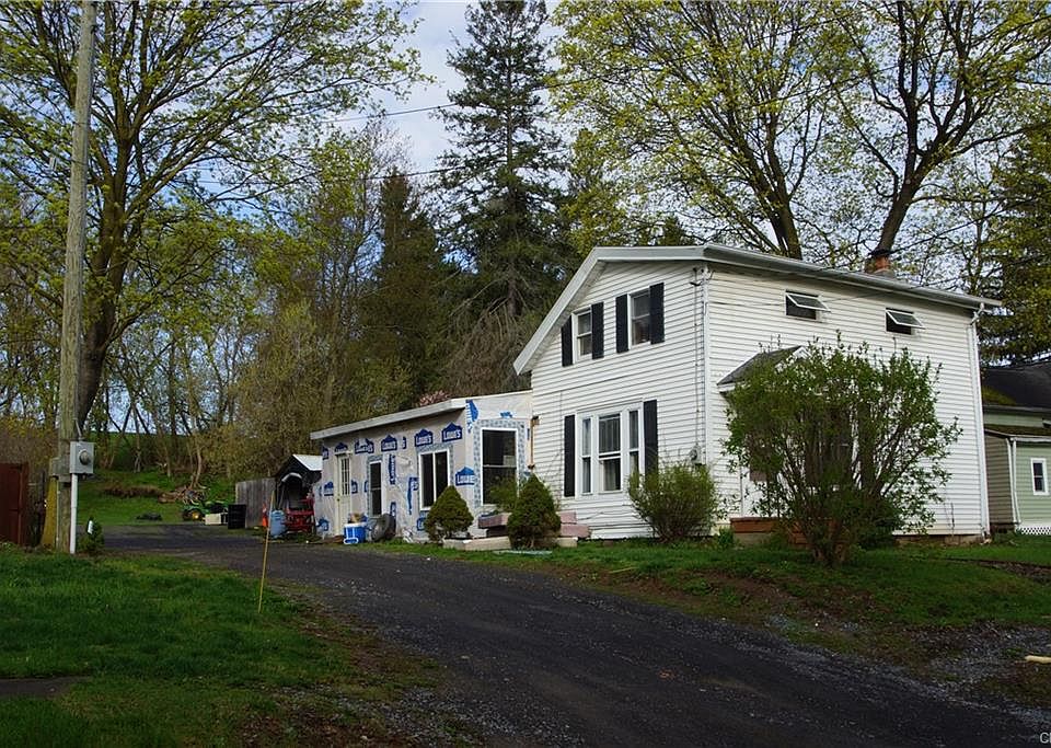 2nd image of 215 Valley Dr
