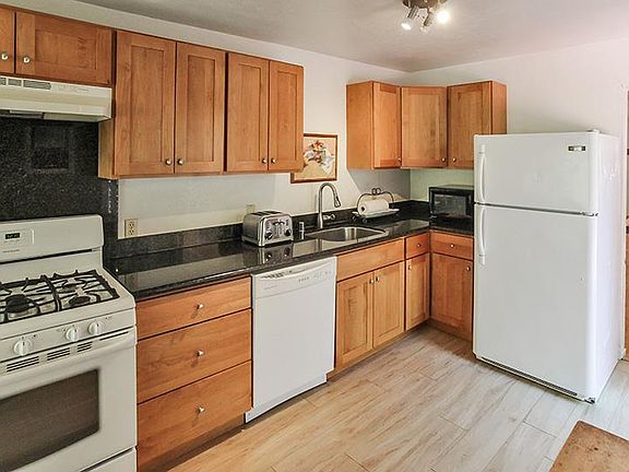 2nd image of 206 Laguna Dr