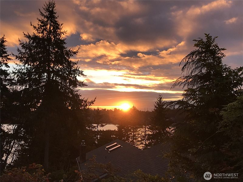 2nd image of 10830 Lake View Drive