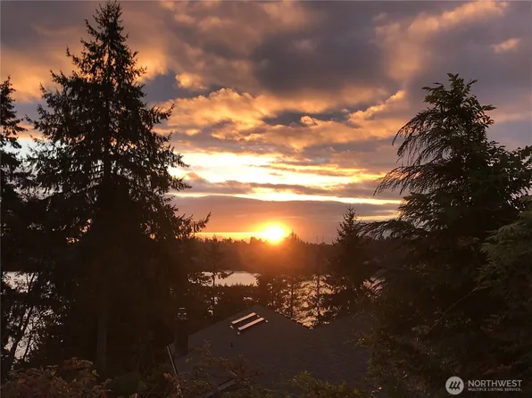 10830 Lake View Drive, Lake Stevens, WA 98258