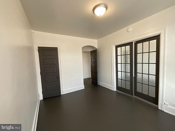 4th image of 162 E Market St