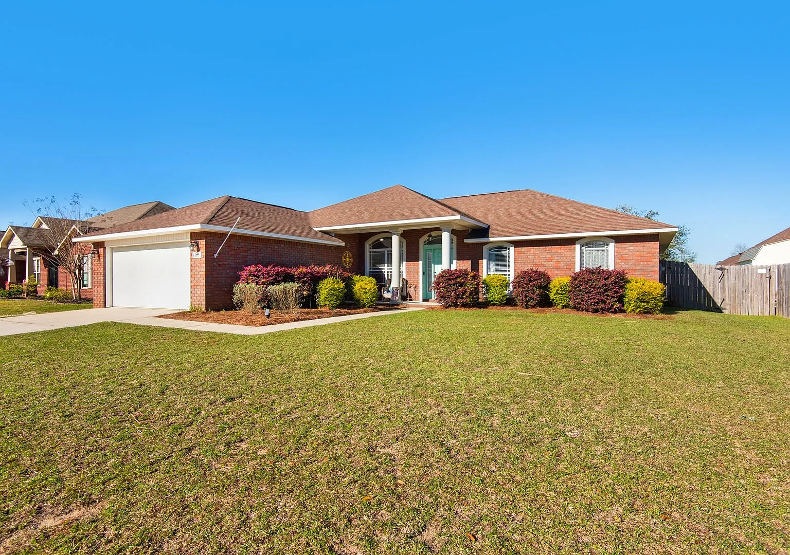 Splash in with a 4/2 pool home in Holly-Cliff Estates! — Photo 1