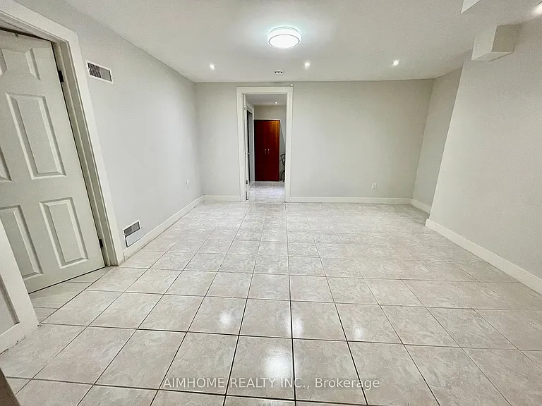 4090 Woodington Dr #LOWER — Photo 5
