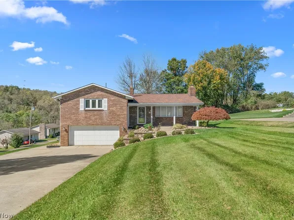 240 Manor Dr, Wellsburg, WV 26070