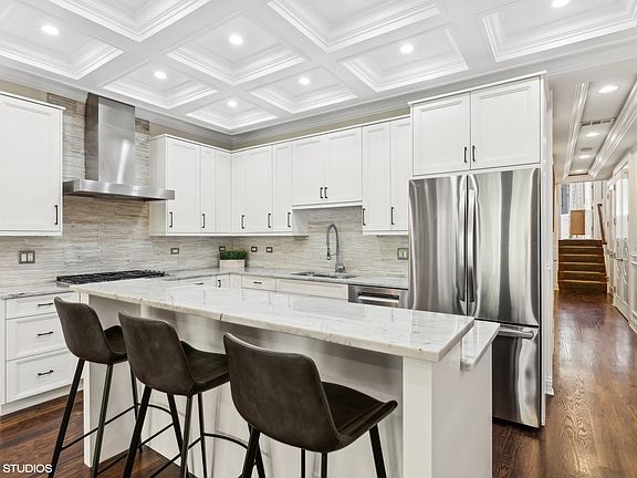 5th image of 2219 W Wabansia Ave APT 2E