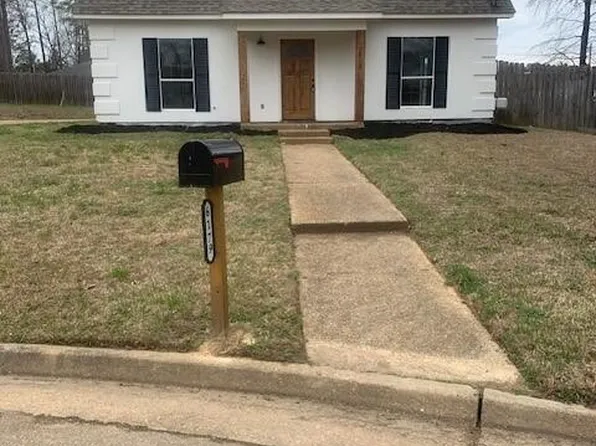 6179 Clarence Dr, Jackson, MS 39206