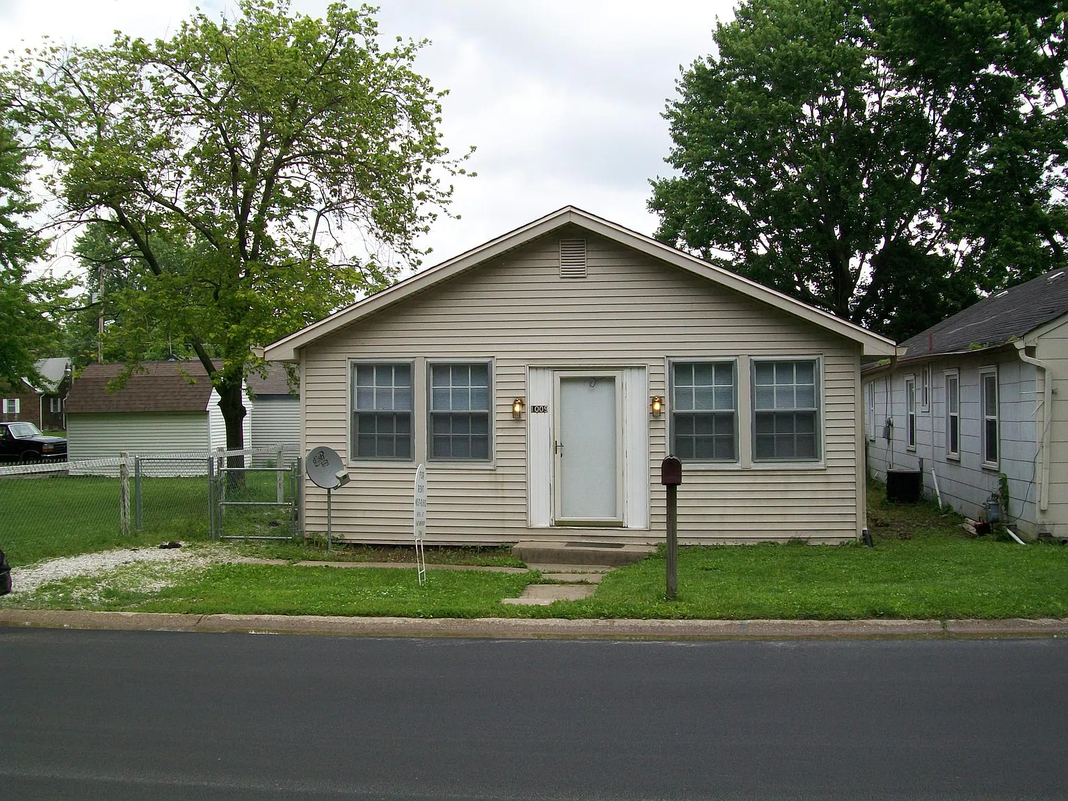1009 S Mickley Ave photo 1