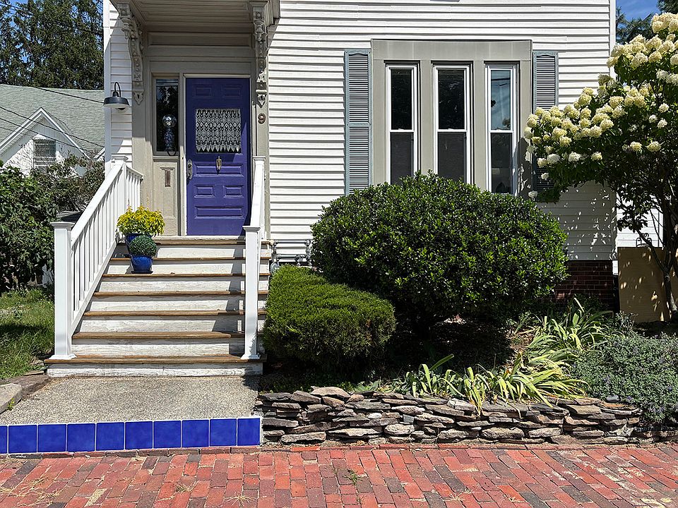 1st image of 130 Leland St #1