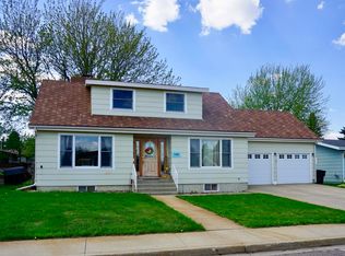 1161 11th Ave W, Dickinson, ND 58601