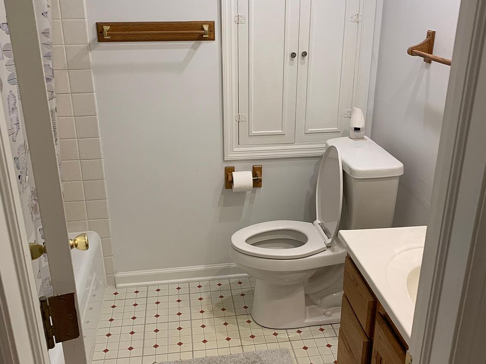 1st image of 607 Essex St