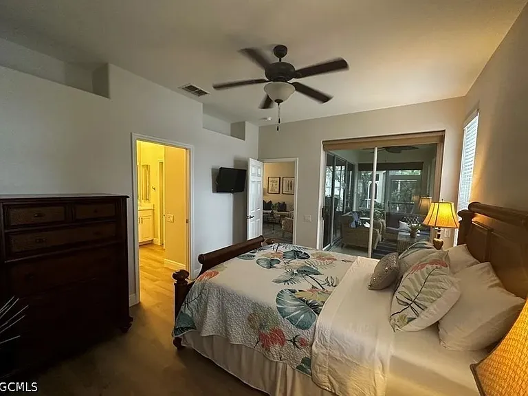 8837 E Bay Cir — Photo 11