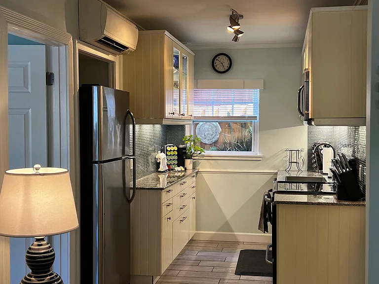 208 10th Ave N #208 — Photo 8
