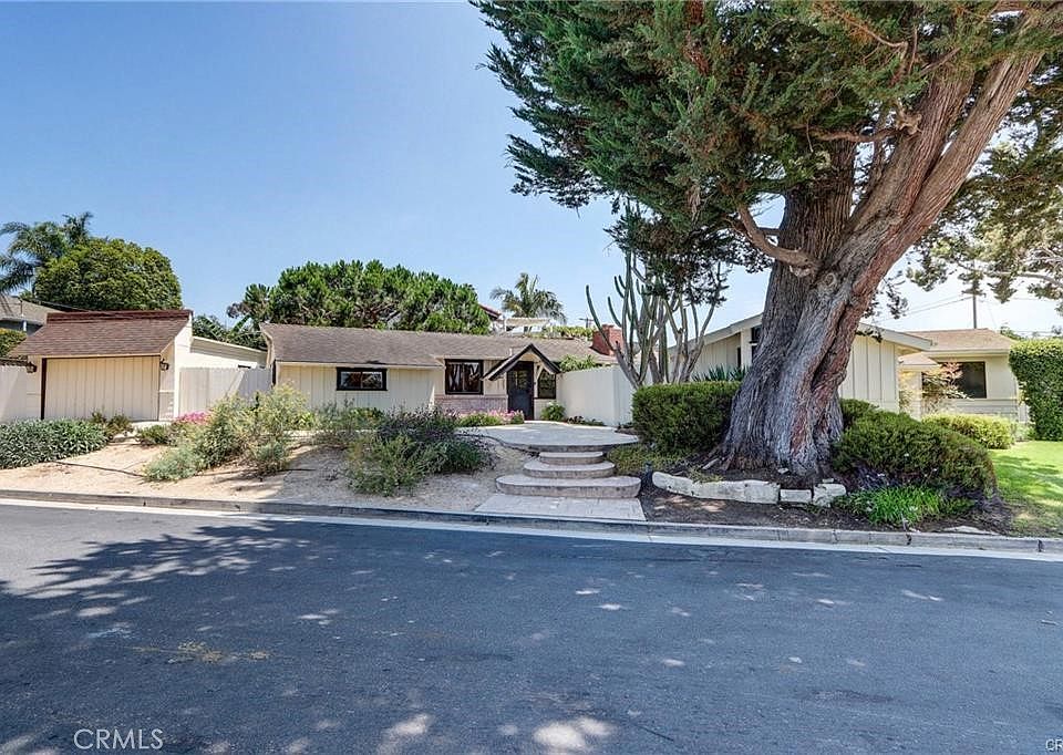 1st image of 307 Avenida Sierra