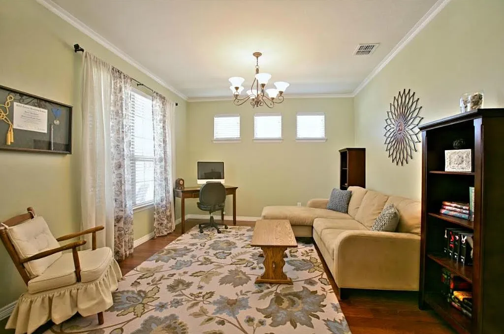 4 bed, 2.5 bath, 2515 sqft, $2,600 — Photo 4
