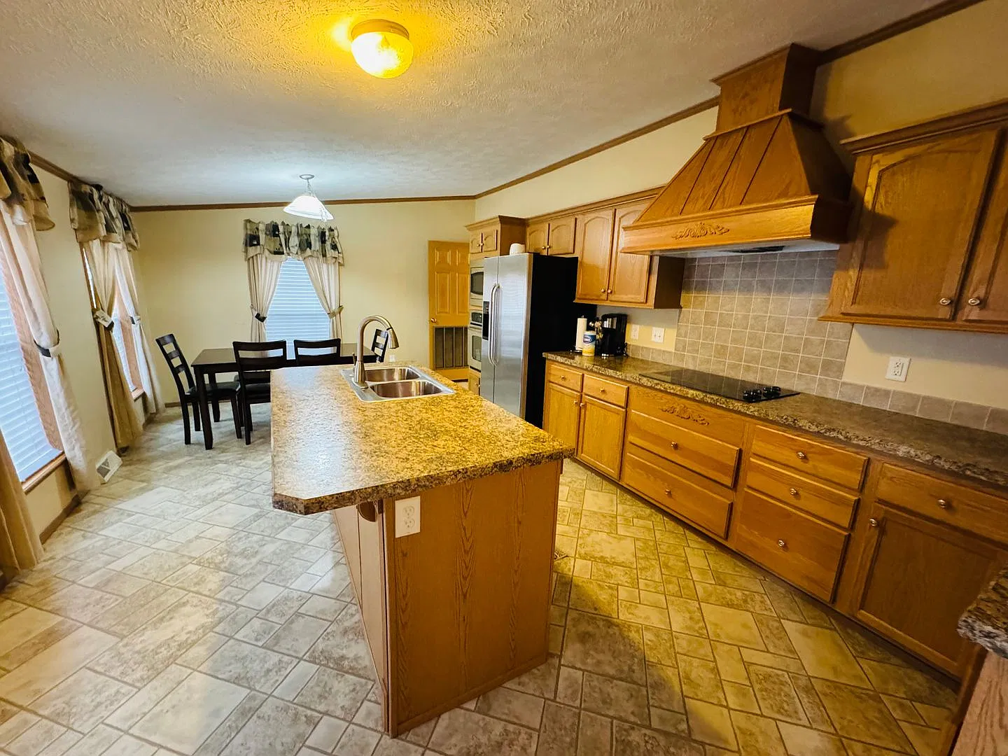 3 Bed/2 Bath House with a yard and large front porch - Available 05/19/2027 — Photo 3
