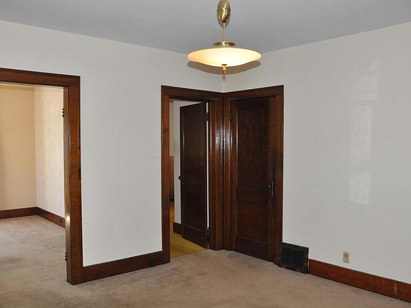 4th image of 22 S Jefferson St