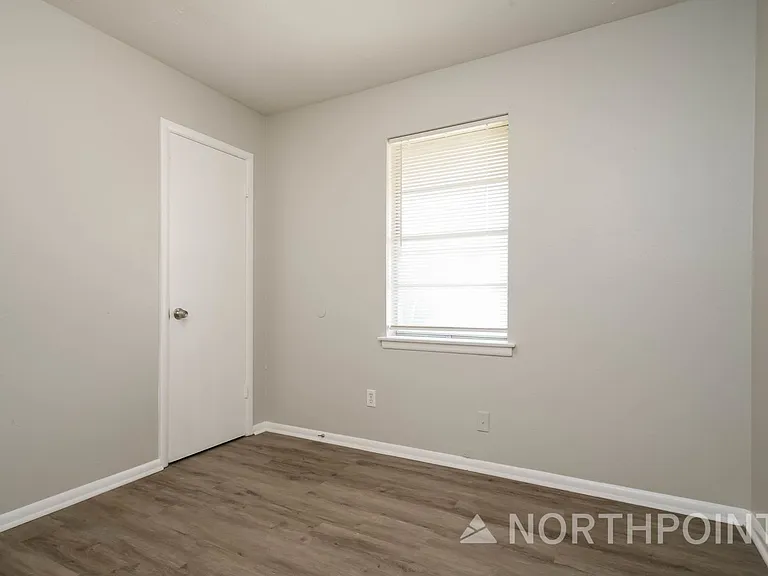 736 Treadwell Dr — Photo 12