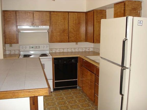 4th image of 2626 S Havana St