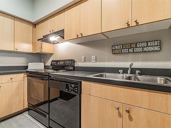 4th image of 520 S Armenia Ave Unit 1212