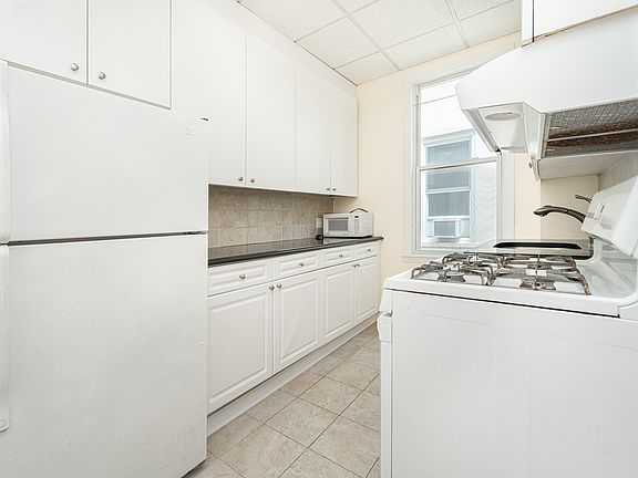 2nd image of 32-37 33rd St #2B