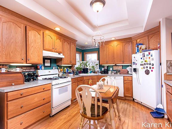 3rd image of 5937 Belmont Ave NE