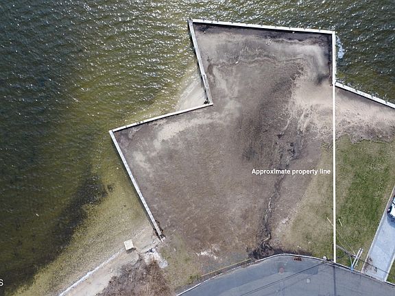3rd image of 77 Rochester Drive