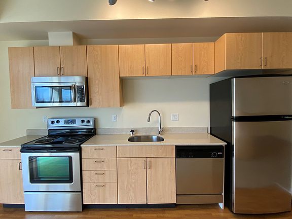 5th image of 2720 Hoyt Ave APT 511