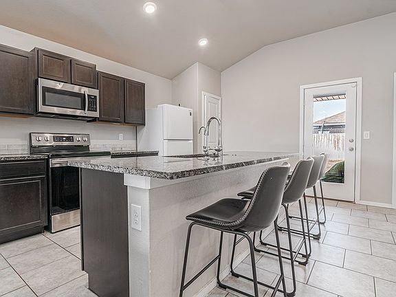 5th image of 1327 Masquerade Blvd