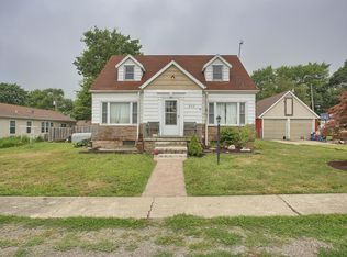 210 W Carper St, Seymour, IL 61875