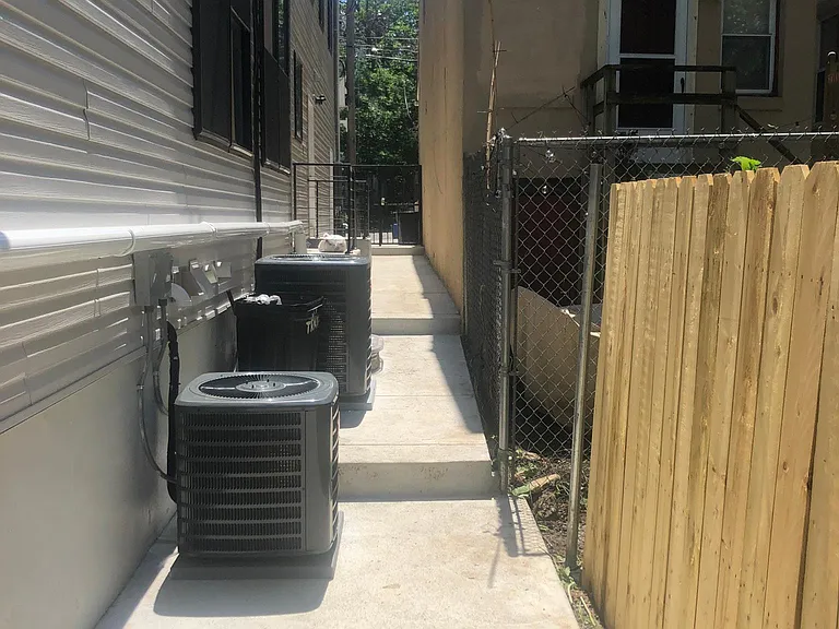 1215 S 46th St #2 — Photo 19