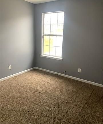 5th image of 2564 N King Ave