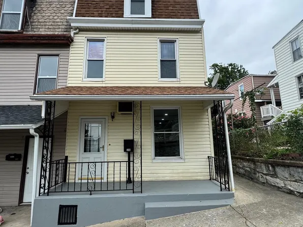 349 Poplar St, Steelton, PA 17113