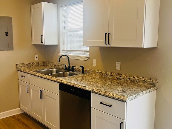 5th image of 822 Windwood Dr APT 1