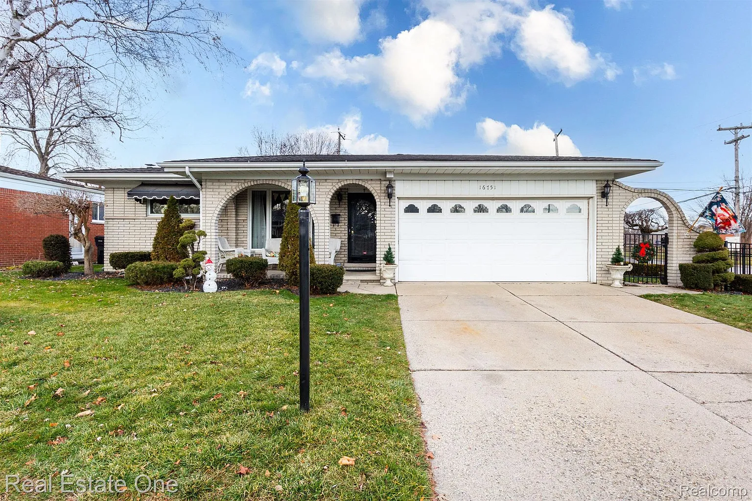 16751 Curtis St photo 1