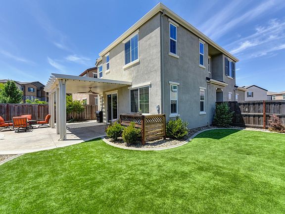 2nd image of 1064 Oakbriar Cir