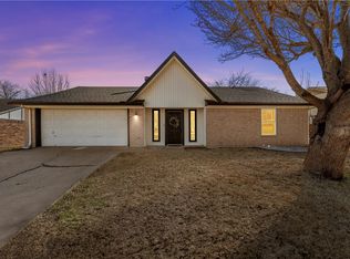 7008 Canterbury Dr, Woodway, TX 76712